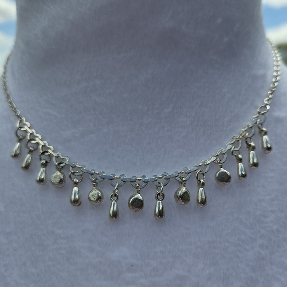 Elegant Silver Necklace with Crystal Accents - Picture 4 of 4